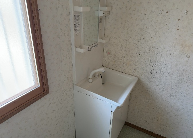 洗面化粧台では顔を洗ったり、身だしなみを整えることが本来の使い方ですが、用途によっては洗面化粧台に求められる機能が違ってくるため、ご自身や家族のライフスタイルに合ったものを選ぶことをおすすめ致します。