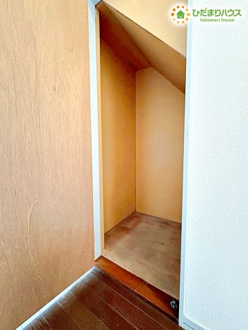 デットスペースを有効活用した収納です！ちょっとしたところに隠して収納できるのは嬉しいですよね♪