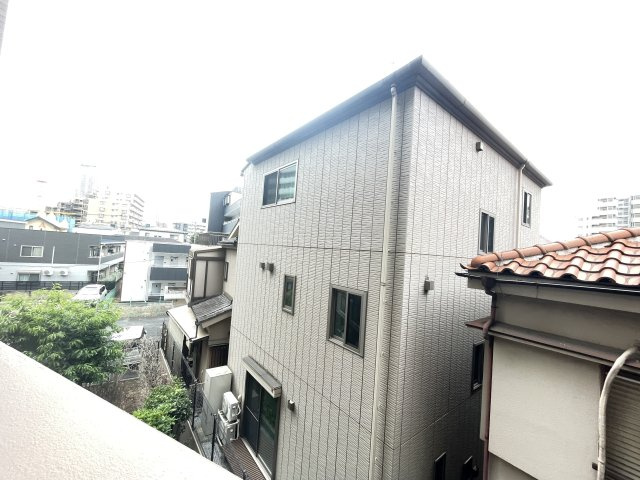 前面棟無しで南向きのバルコニーは、陽当たり・通風・眺望良好です。　