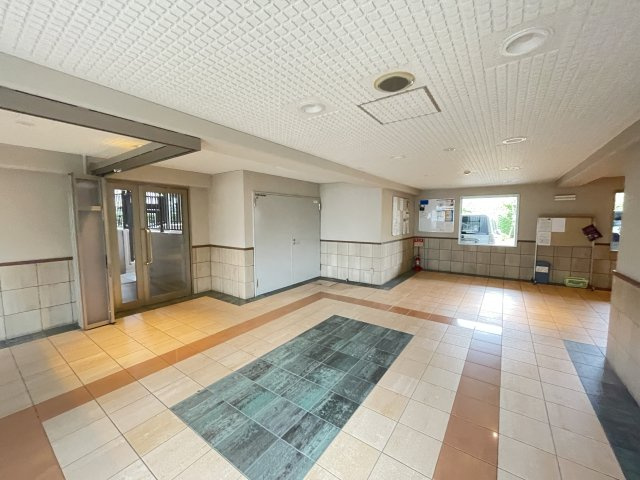 マンションの顔でもある、高級感漂うエントランス。　