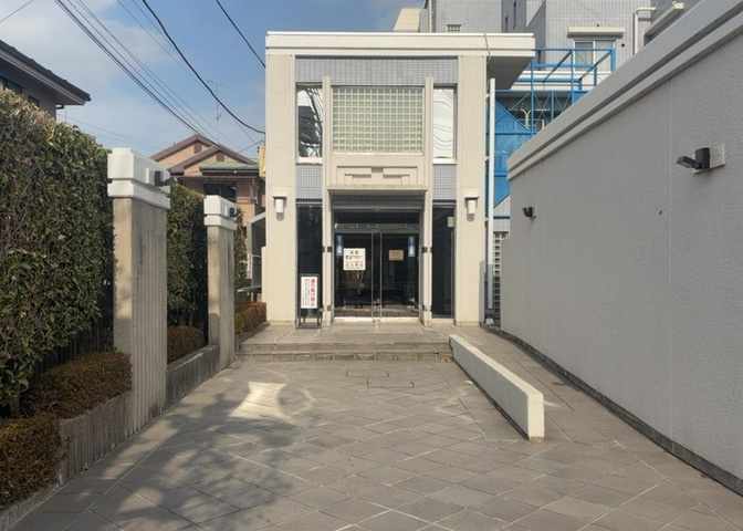 マンションのエントランスには、もともと風よけや防犯の役割がありますが、マンションによって宅配ボックスなどの設備が備わっている所もあります。日々の生活をイメージしながら生活しやすさをチェックしましょう。