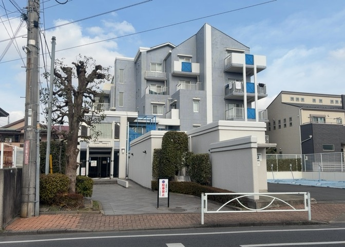 外観はマンション管理がされているかの目安になります。築年数が古いと、壁面は劣化してひび割れが生じることも！建物が古びていても細かいところが修繕されていると、きちんと管理されているなぁと感じるでしょう。