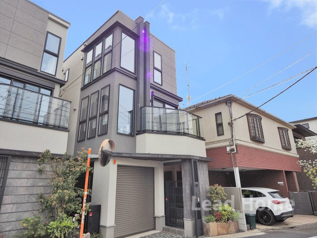 落ち着きのある閑静な住宅街に位置する住まいです！周囲の視線を気にせずゆったりとした時間を満喫できます！　