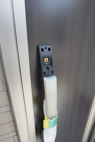 玄関扉はカードキー対応