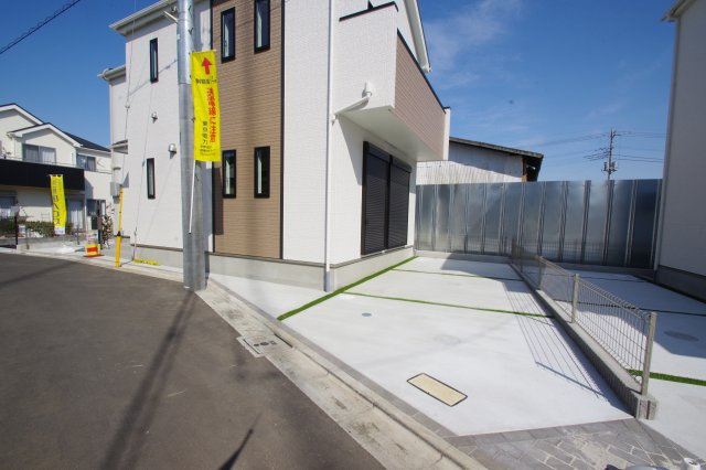 駐車場は南北に各1台