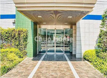 【エントランス】マンションのエントランスは、その物件の印象を決める、顔とも言える場所です。毎日通る場所ですからきれいなのが一番です。