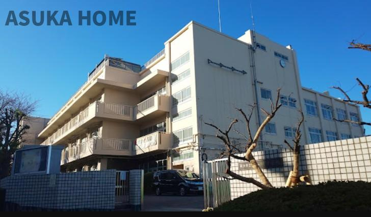 横浜市立六ツ川中学校も徒歩6分でございます。