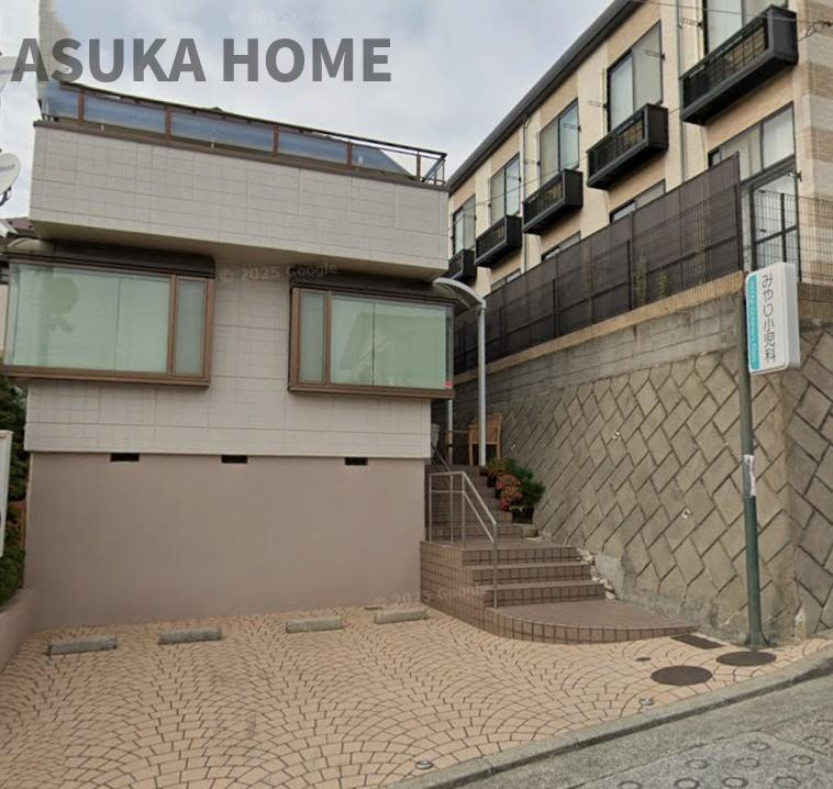 宮地小児科クリニックが徒歩2分でございます。急な発熱にも対応できますね。