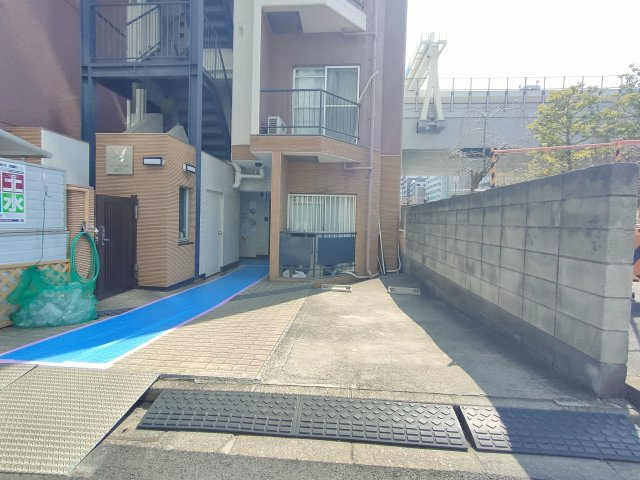 【駐車場】