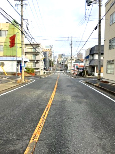 前面道路含む現地写真です