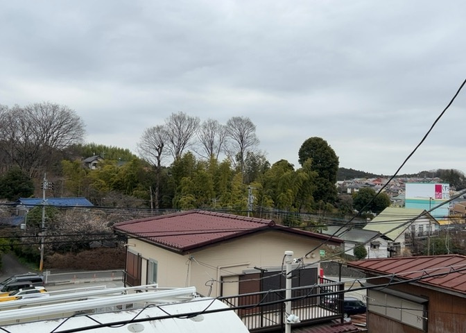 眺望を気にして物件を探す場合、前面に建物が建っていないか現地で確認しましょう！前面に建物があると景色はもちろん、日当たりや風通しにも影響が出てきます。住んだ時のことを想像しながら現地見学をしましょう。