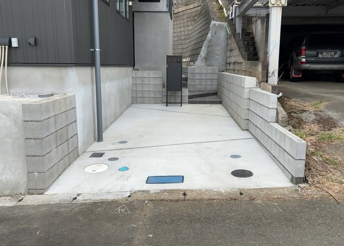 駐車場と明記されていても、最小スペースでつくられた駐車場だと大型車は駐車できなかったり、出入りしにくくなったりする可能性があります。お車のサイズと購入したい物件の駐車場のサイズを現地で確認しましょう。