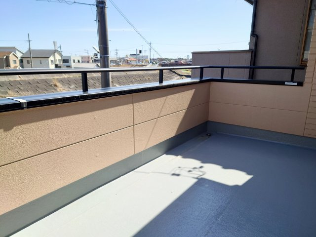 陽当たり良いので、洗濯物も良く乾き、ゆとりがあるので一緒に布団も干せて家事が捗りそうですね！