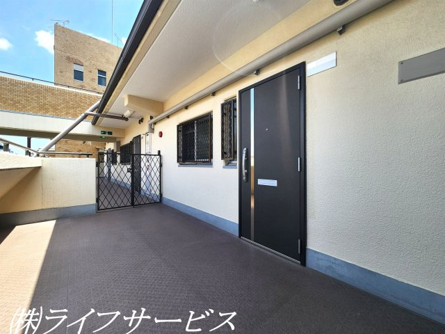 玄関／広々としたポーチ付！