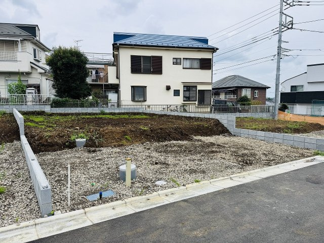 ～小宮駅徒歩4分　閑静な住宅地　開発分譲地につき美しい街並み～