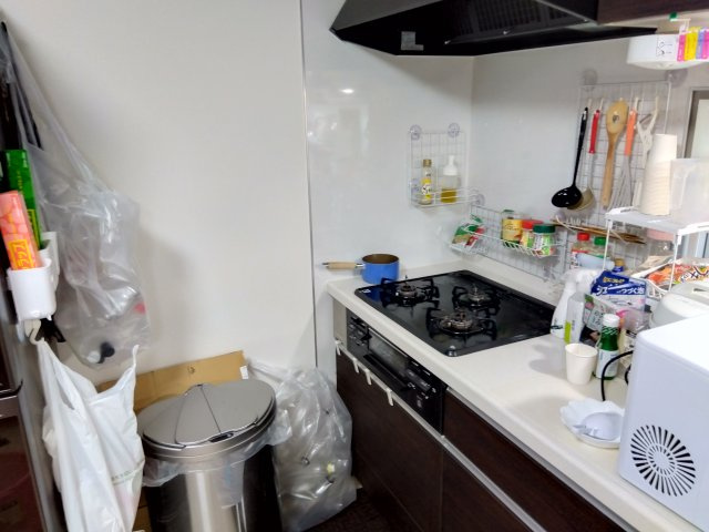 3口コンロなのでお料理が快適に出来そうですね。調理スペースも広々としています。