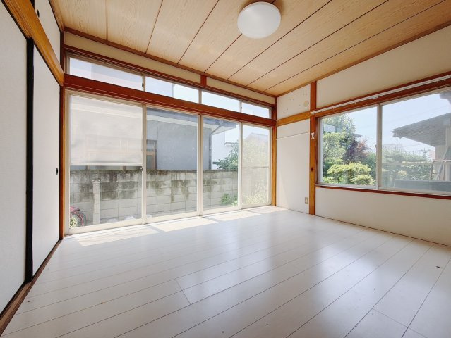 ■1階洋室｜大きな窓がついています♪陽光たっぷり差し込む空間ライフはいかがですか？