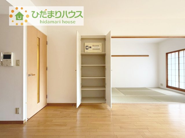 家族みんなで共同で使える便利なリビング収納！