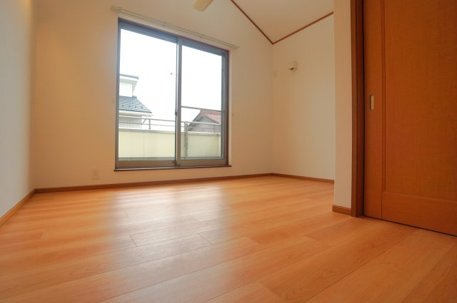 南西洋室になります♪南向きバルコニー、ロフト付きのお部屋になります♪