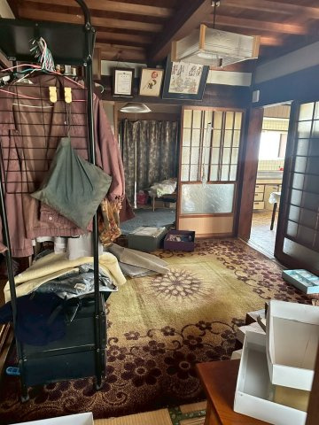 日差しが届く一階和室。障子越しの上質な光を感じられます。