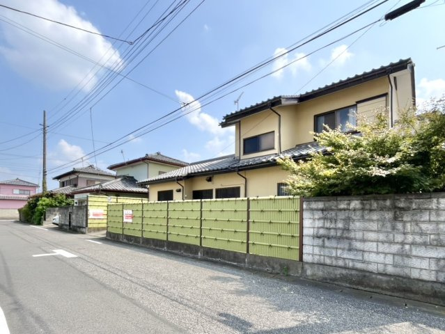 ■外観｜シャープなデザインが印象的な洗練された外観。格調高く、優雅さ漂う素敵な仕様です♪