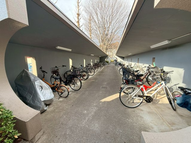 駐輪場・バイク置場　屋根付き