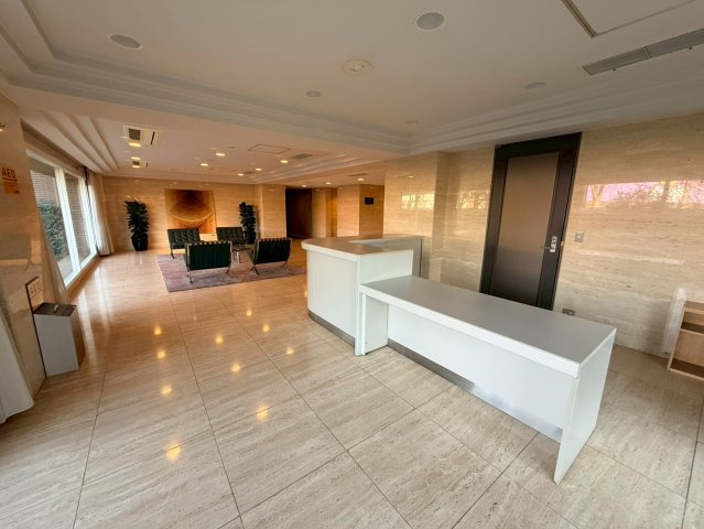 ホテルライクな広々と上質なロビー
