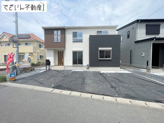 穏やかな佇まいが、家族の新しい日常を優しく包み込む。静かな街並みに、安心して子育てできる環境が整っています。　現地(2026年8月撮影)