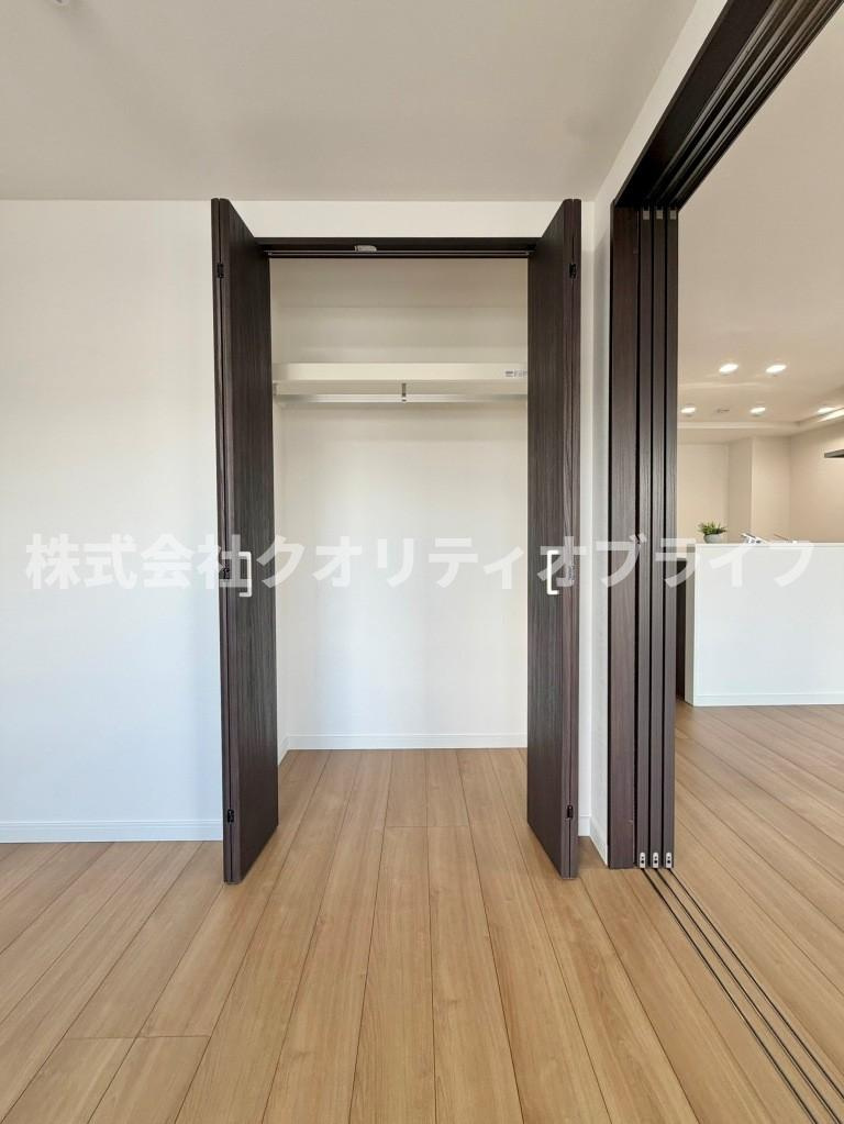 各居室に標準装備された使い勝手の良いクローゼット。