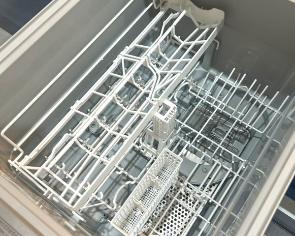 キッチン：家事負担を減らす食洗機完備。節水できて家計にも優しいです