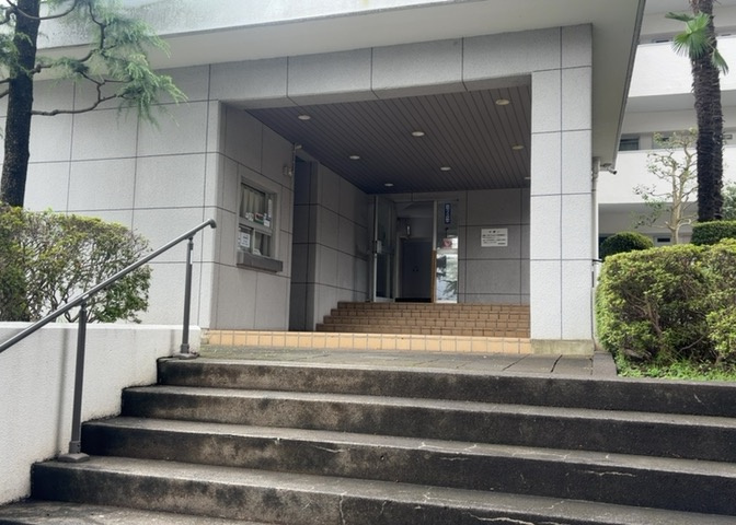 マンションのエントランスには、もともと風よけや防犯の役割がありますが、マンションによって宅配ボックスなどの設備が備わっている所もあります。日々の生活をイメージしながら生活しやすさをチェックしましょう。
