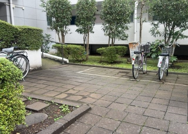 マンションの駐輪場は、事前に空きがあるか確認を取ると安心です。せっかく入居したのに駐輪スペースがない！なんてことになったら大変ですよね。そこで、内見時や購入前にはまず事前に確認しておくと良いでしょう。