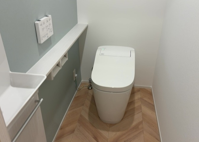 トイレは大きさや形、機能、抗菌性などが異なる多種多彩なタイプが各メーカーから出ています。それぞれに良さがあるため、事前にどういったタイプのトイレがいいのかをご家庭内で決めて、内見に行くといいでしょう。