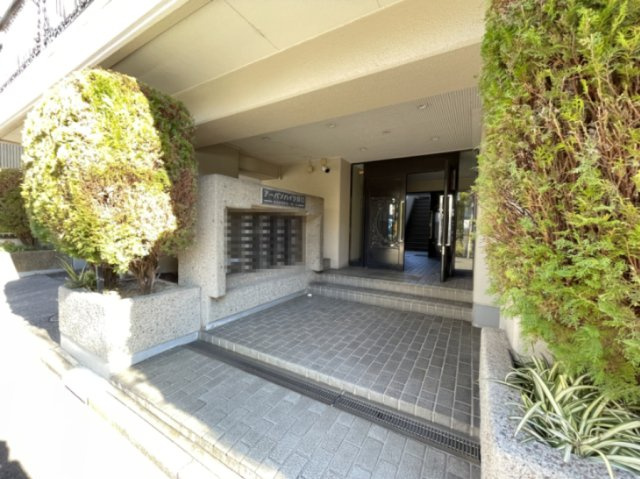 マンションの顔でもある、高級感漂うエントランス。　
