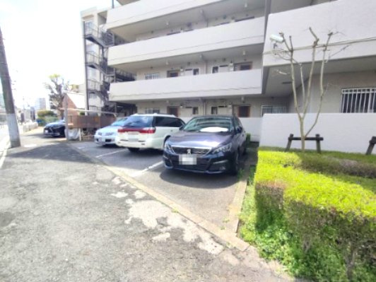 【駐車場】