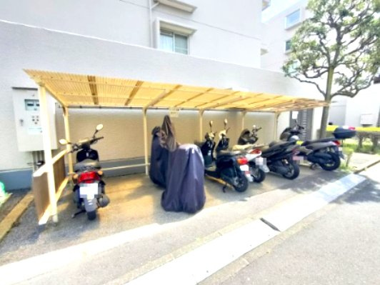 【バイク置き場】