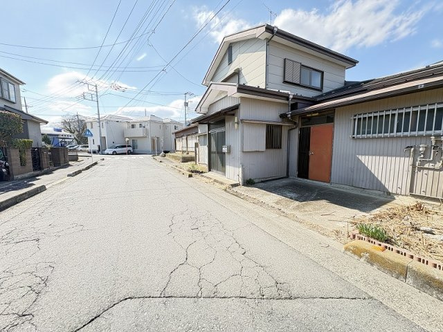 現地（3月16日）撮影／整形地につき、プランニングしやすく自由度の高い敷地。