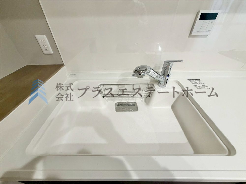 天板と一体型の水槽♪溝がないのでお掃除も楽々です♪