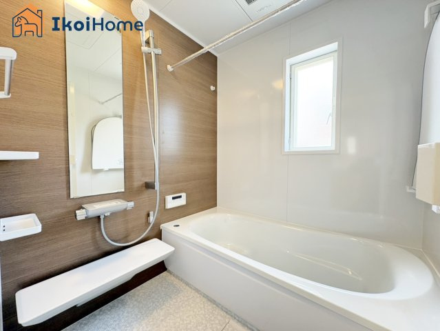 【ホームページに現地動画掲載中】●年中無休：当日予約可●小窓付きの換気良好の浴室。清潔な空間です。