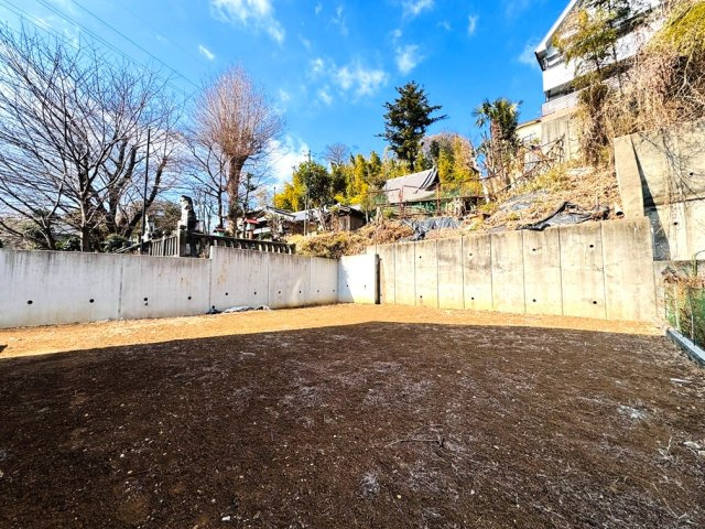 スーパーやコンビニ、小学校等が近く生活至便