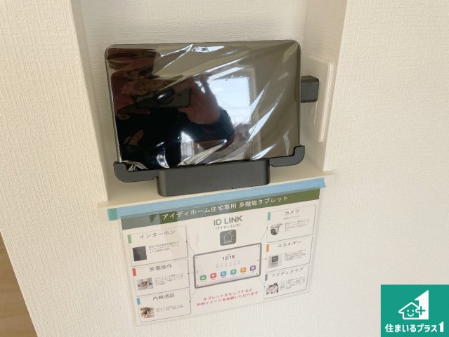 24時間録画機能搭載のインターホンで、防犯も来客対応もこれ1台。　訪問者の有無に関わらず玄関前を録画し、家族の安心を守ります