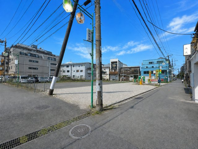 ◆駅周辺でありながら人通り、車通りが少ない通りです。隣に商業施設が隣接しているため大変過ごしやすいです。