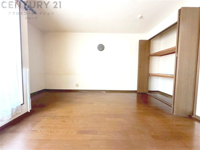 創造性や成長を促す遊びの空間を提供。学習や趣味に集中できる環境を整えます。個別のプライベートスペースは自己表現と自立心を育み、心地よい睡眠環境を整えリラックスできる場所を提供。
