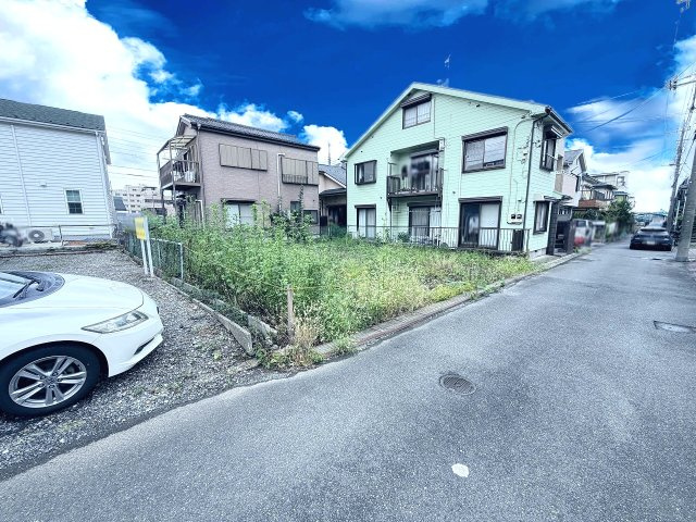 閑静な住宅街の一角に位置しており住環境良好です