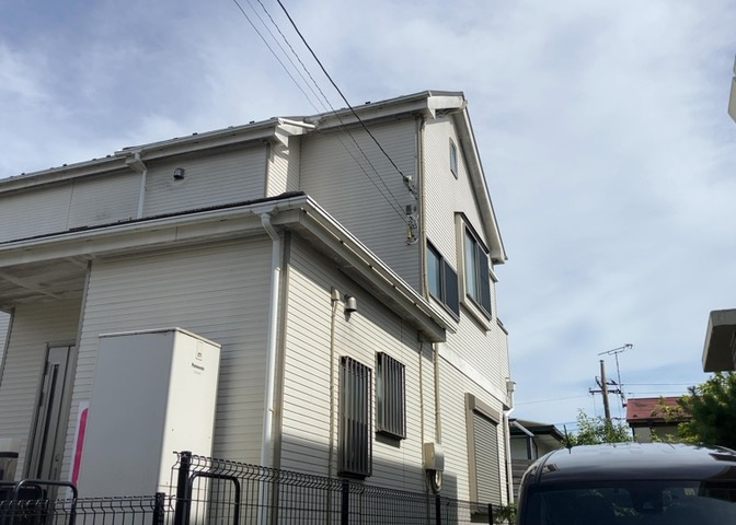 バルコニーは、室外の専用スペースのうち、「屋根がなく開放された空間」であるものを指します。ベランダより広いタイプのものが多く、日当たりもよいため家庭菜園などを楽しみたい人にとって適した環境となります。