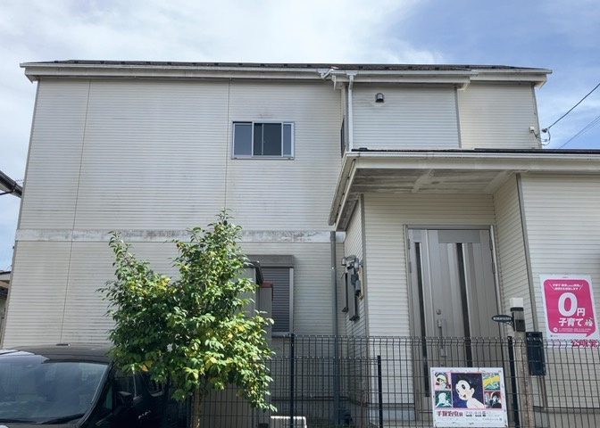 南側道路の場合は長い時間光を入れ込むことができるため、庭やリビングを道路側に持ってくることが多く土地価格も高い傾向にあります。一方北側道路だとリビングや庭が南側になりプライバシーを守ることができます。