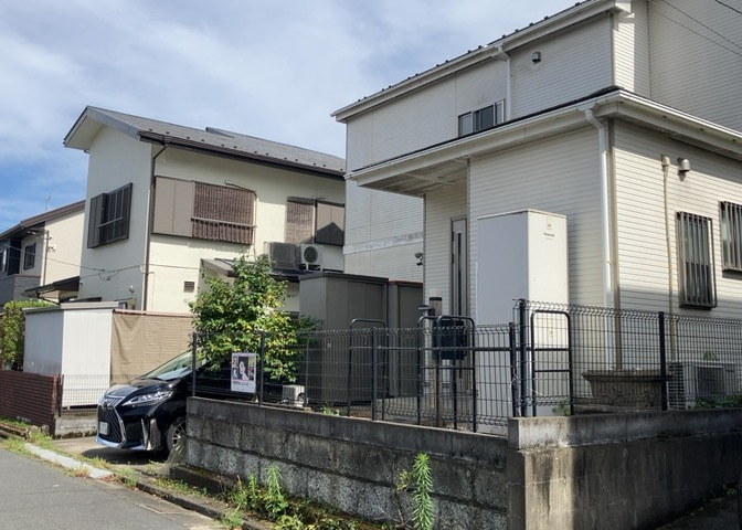 東側道路の場合は居室を南向きに設計しやすいため、朝日が入りやすいというメリットがあります。一方、西側道路も東側同様に居室を南向きに設計しやすいのですが、住宅地だと朝日が入りにくいという弱点があります。