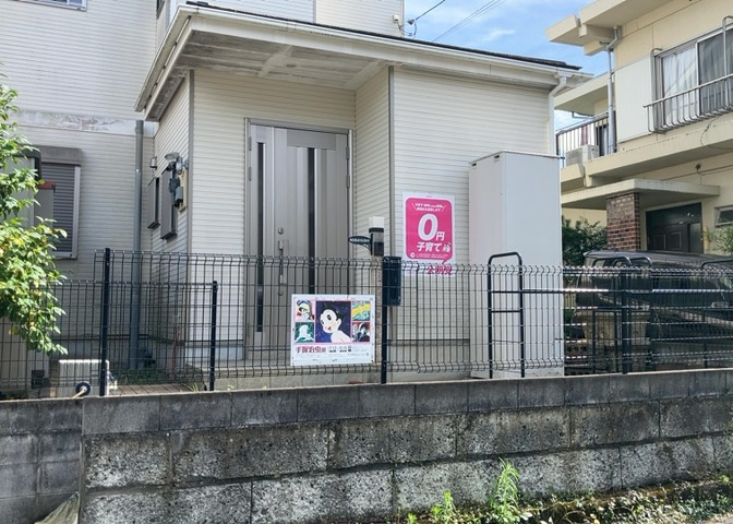 玄関は家の顔と言っても過言ではありません。現地を見学する際は玄関の広さや全体のバランスなどを見てみるといいでしょう。一般的なアプローチのしやすさだけではなく、お年寄りにも優しい設計のものだと安心です。