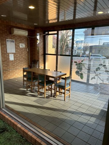 急な来客にも対応できるエントランスロビー