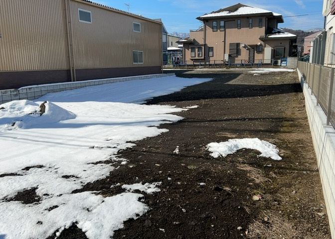 土地の形が極端に長細かったり、狭小地、あるいは道路との高低差がある傾斜地だった場合、後々売ろうとしても買い手がつかない場合もあります。後々、売却することになった時に価値の下がらない土地を選びましょう。